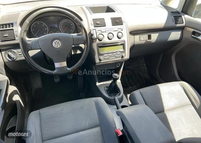 Volkswagen Touran 1.9 tdi 105cv edicion de 2010 con 200.000 Km por 2.000 EUR. en Barcelona