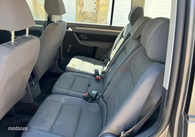 Volkswagen Touran 1.9 tdi 105cv edicion de 2010 con 200.000 Km por 2.000 EUR. en Barcelona