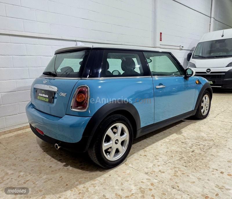 Mini One mini de 2007 con 200.000 Km por 5.300 EUR. en Sevilla