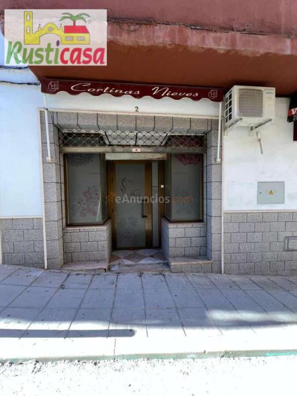 Local comercial bien situado.