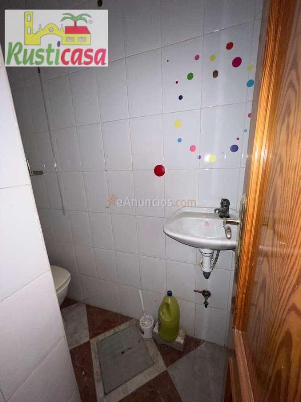Local comercial bien situado.