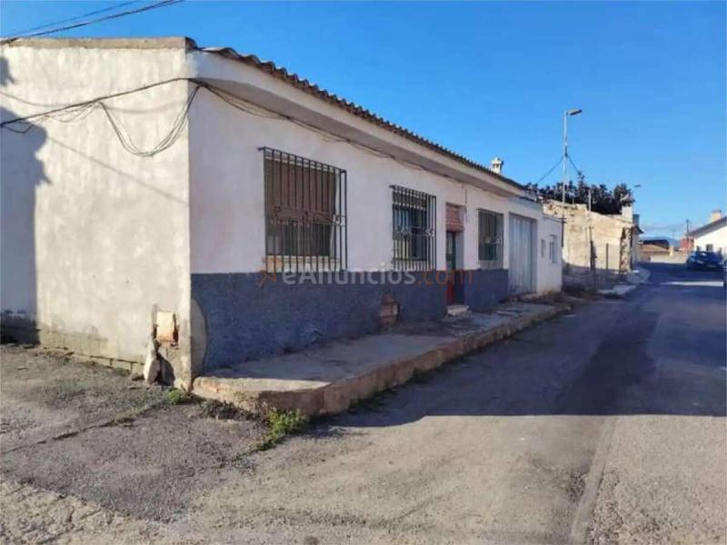 Casa con cochera y primer piso para reformar en Cantareros Paretón, Totana