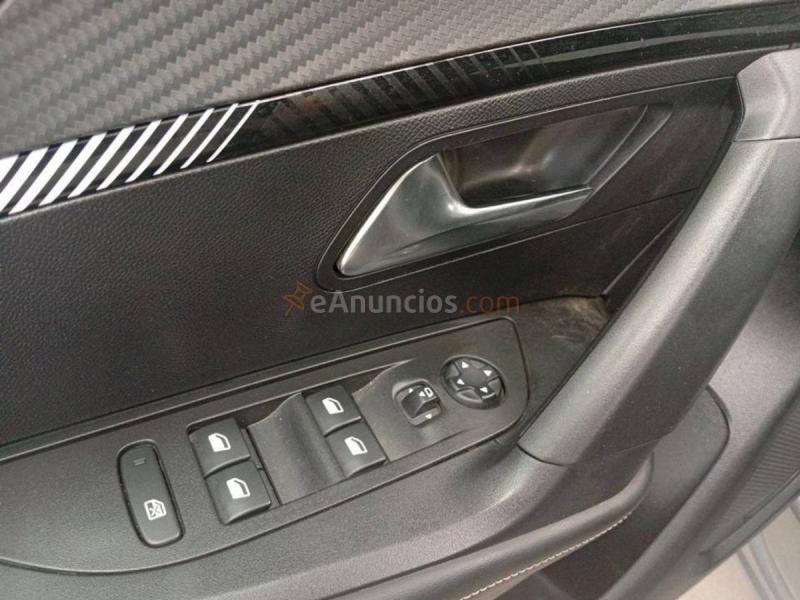 Peugeot 2008   Puretech 130 S&S EAT8 Allure