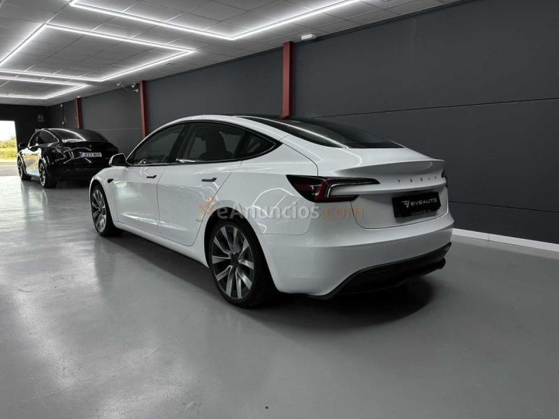 Tesla Model 3 RWD trasera acabado Premium