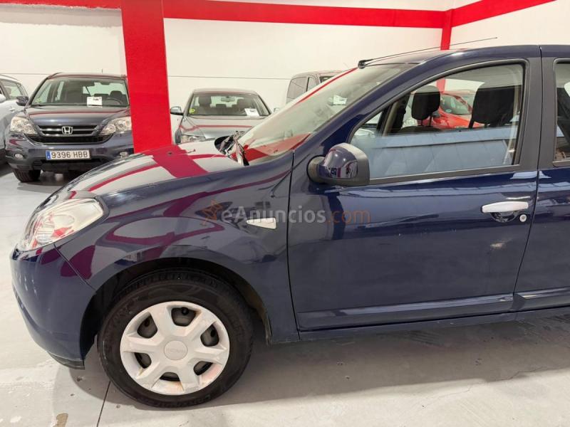 Dacia Sandero Laureate 1.2 16v 75 CV Dacia Sandero 1.2 16V gasolina, compacto, amplio y sencillo de mantener, ideal para ciudad,