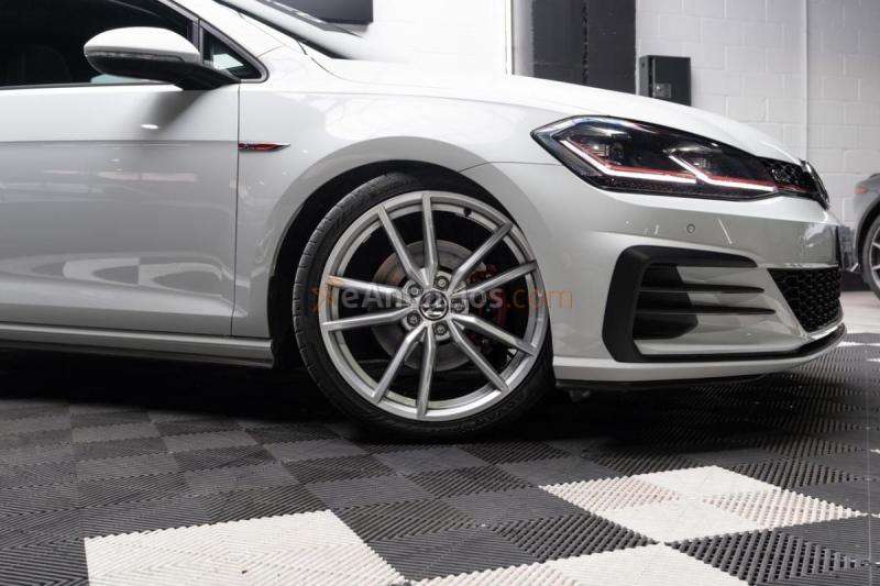 Volkswagen Golf GTI Performance 2.0 TSI 230CV DSG BMT