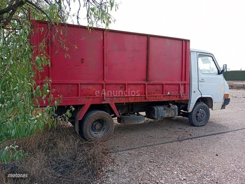 Nissan Trade TRADE 2.8 D BASCULANTE (AVERIADA). de 1988 con 314.000 Km por 2.800 EUR. en Murcia