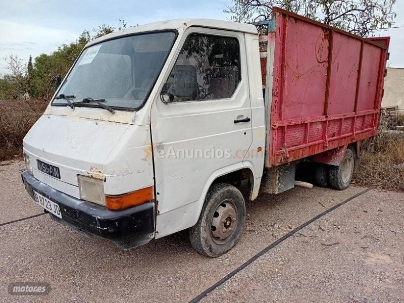 Nissan Trade TRADE 2.8 D BASCULANTE (AVERIADA). de 1988 con 314.000 Km por 2.800 EUR. en Murcia