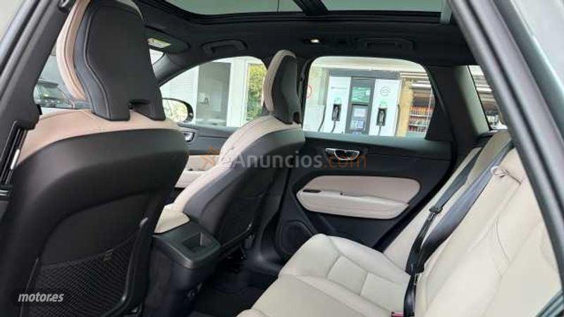 Volvo XC 60 PLUS DARK B5 GASOLINA de 2025 con 15.500 Km por 49.900 EUR. en Barcelona
