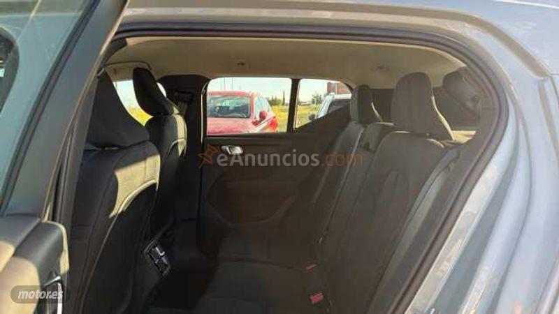 Volvo XC40 2.0 B3 MHEV ESSENTIAL DCT 163 5P de 2026 con 3.500 Km por 36.995 EUR. en Valladolid