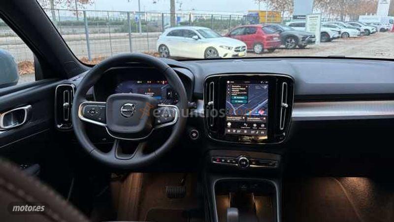 Volvo XC40 Core, B3 Mild hybrid, Gasolina de 2025 con 9.000 Km por 35.995 EUR. en Valladolid