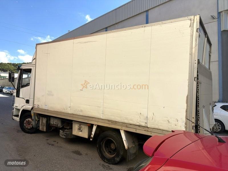 Iveco Eurocargo 6.0 turbo d caja cerrada plataforma elevadora klima de 2003 con 950.000 Km por 5.900 EUR. en Granada