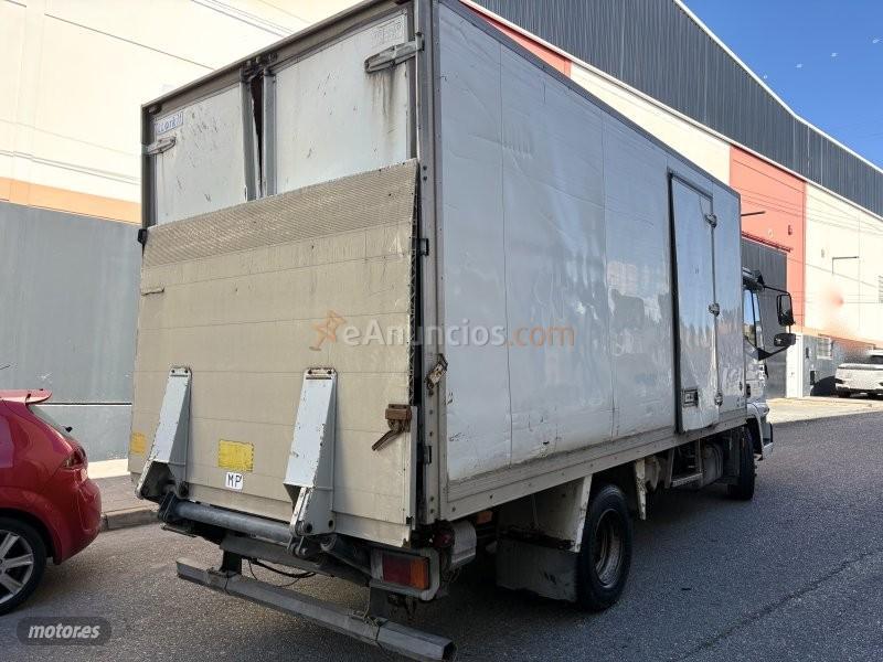 Iveco Eurocargo 6.0 turbo d caja cerrada plataforma elevadora klima de 2003 con 950.000 Km por 5.900 EUR. en Granada