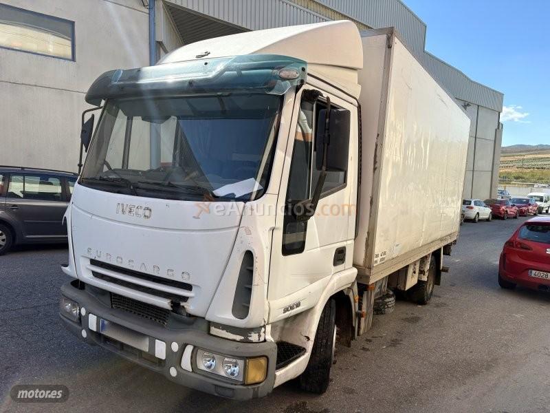 Iveco Eurocargo 6.0 turbo d caja cerrada plataforma elevadora klima de 2003 con 950.000 Km por 5.900 EUR. en Granada