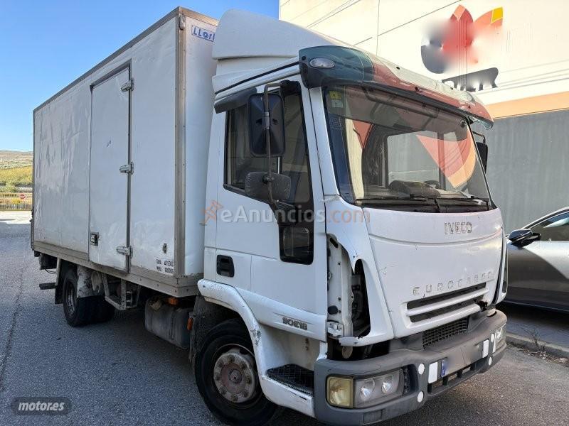 Iveco Eurocargo 6.0 turbo d caja cerrada plataforma elevadora klima de 2003 con 950.000 Km por 5.900 EUR. en Granada