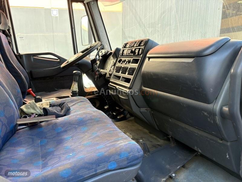 Iveco Eurocargo 6.0 turbo d caja cerrada plataforma elevadora klima de 2003 con 950.000 Km por 5.900 EUR. en Granada