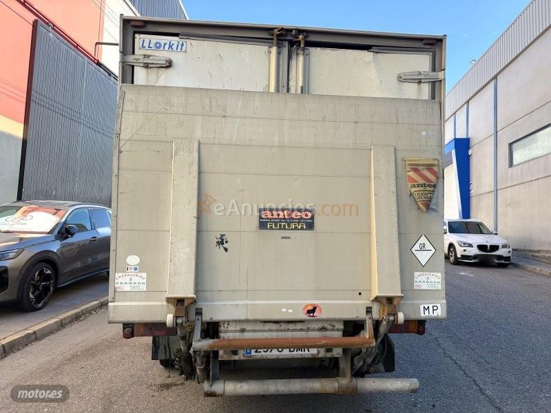 Iveco Eurocargo 6.0 turbo d rampa elevadora caja cerrada klima de 2005 con 1.000.000 Km por 6.000 EUR. en Granada