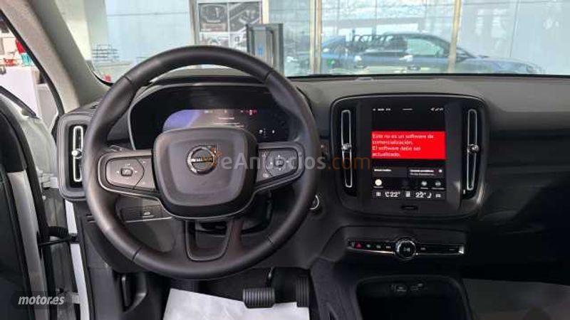 Volvo XC40 Essential, B3 Mild hybrid, Gasolina de 2025 con 6.372 Km por 34.995 EUR. en Valladolid