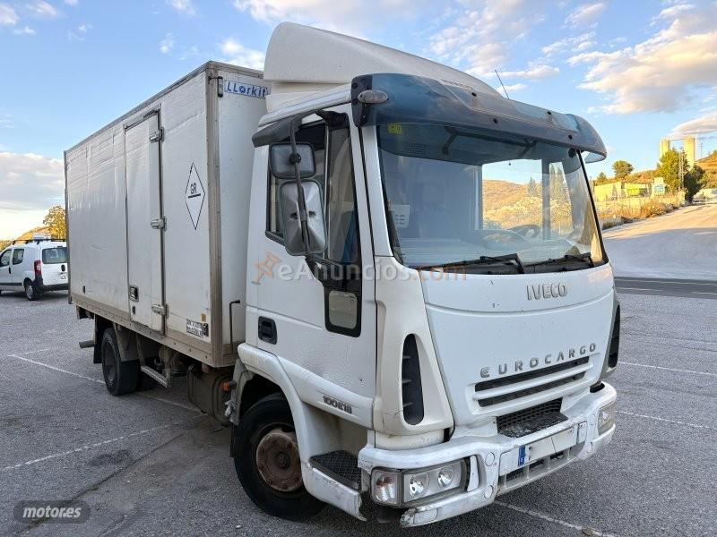 Iveco Eurocargo 6.0 TD CAJA CERRADA PLATAFORMA ELEVADORA-KLIMA AC de 2005 con 1.000.000 Km por 4.900 EUR. en Granada