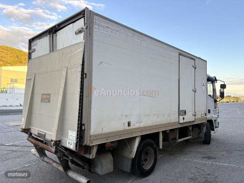 Iveco Eurocargo 6.0 TD CAJA CERRADA PLATAFORMA ELEVADORA-KLIMA AC de 2005 con 1.000.000 Km por 4.900 EUR. en Granada