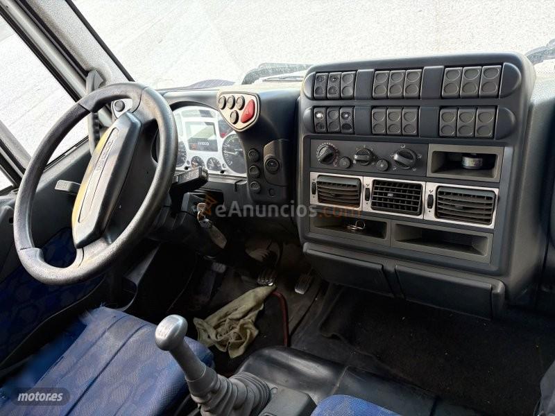 Iveco Eurocargo 6.0 TD CAJA CERRADA PLATAFORMA ELEVADORA-KLIMA AC de 2005 con 1.000.000 Km por 4.900 EUR. en Granada