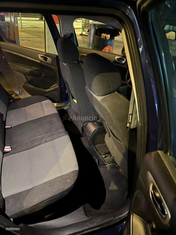 Peugeot 307 1.6 XR Clim Plus de 2005 con 218.000 Km por 2.000 EUR. en Barcelona