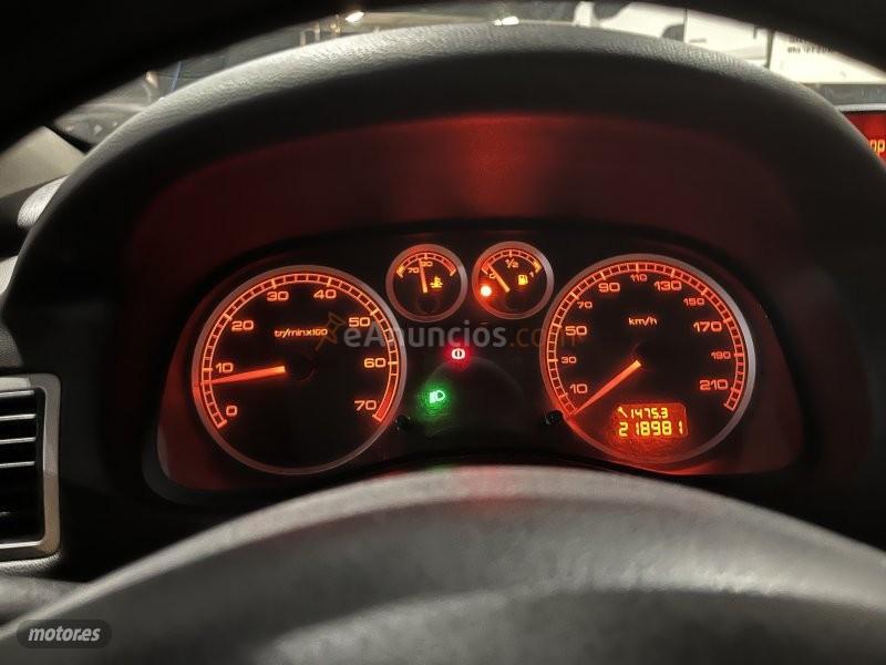 Peugeot 307 1.6 XR Clim Plus de 2005 con 218.000 Km por 2.000 EUR. en Barcelona