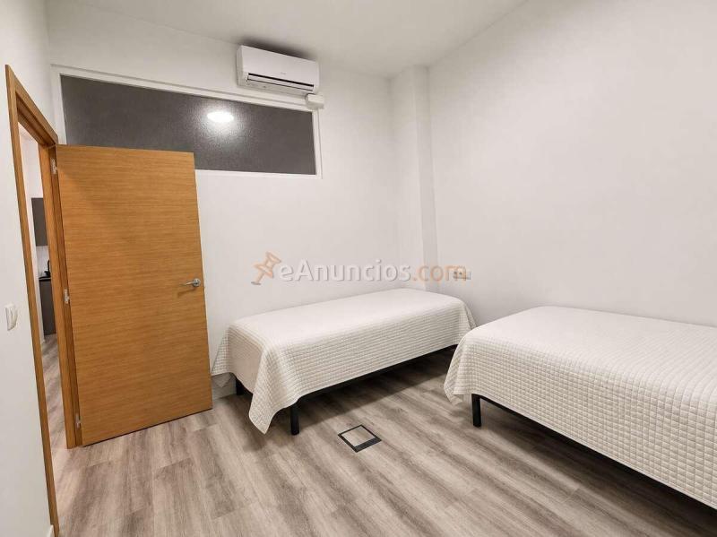 Local acondicionado como vivienda con 2 estancias interiores