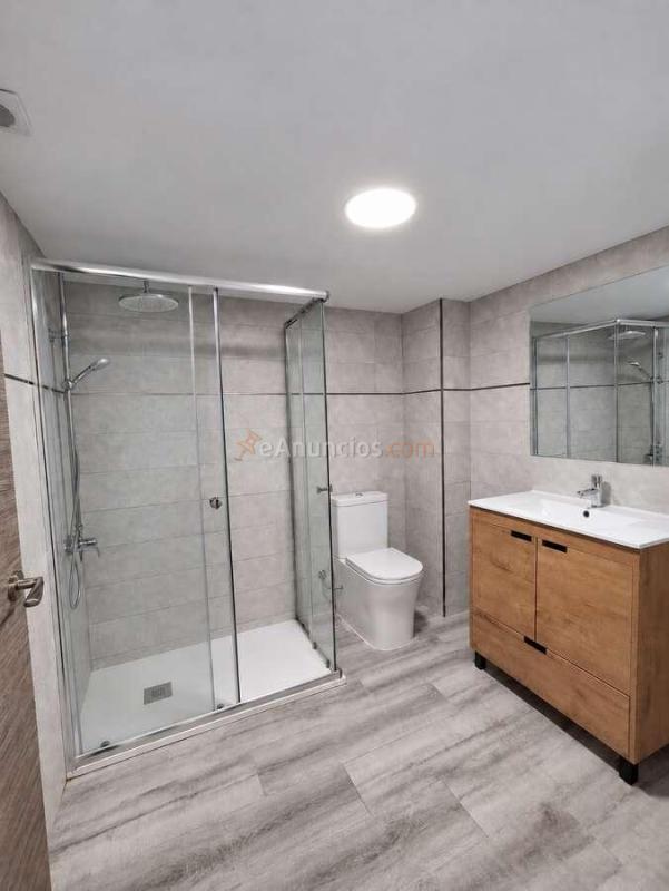 Local acondicionado como vivienda con 2 estancias interiores