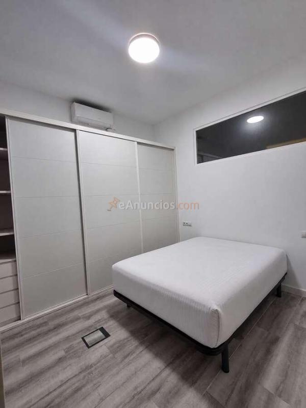 Local acondicionado como vivienda con 2 estancias interiores