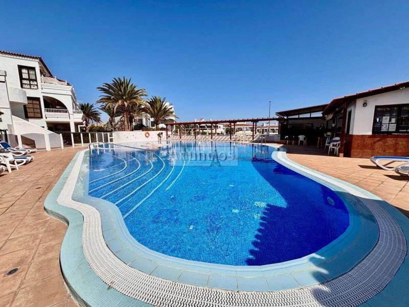 Apartamento reformado con terraza y vistas al golf en Pebble Beach Village, Amarilla Golf