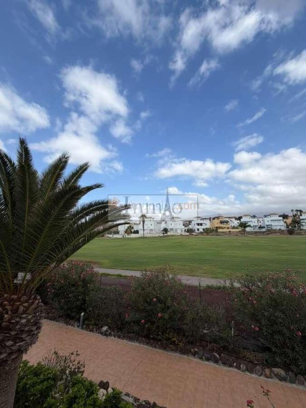 Apartamento reformado con terraza y vistas al golf en Pebble Beach Village, Amarilla Golf