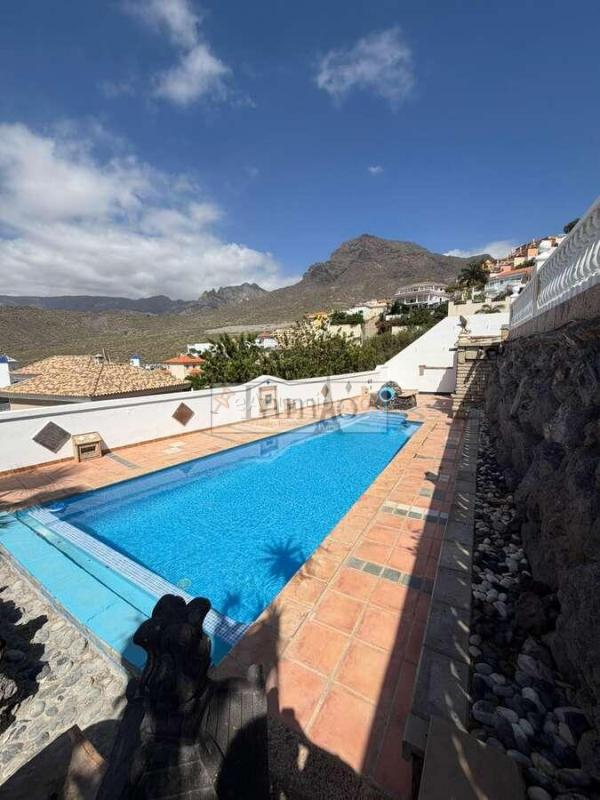 Villa independiente con piscina privada y vistas al mar en Torviscas Este, Adeje