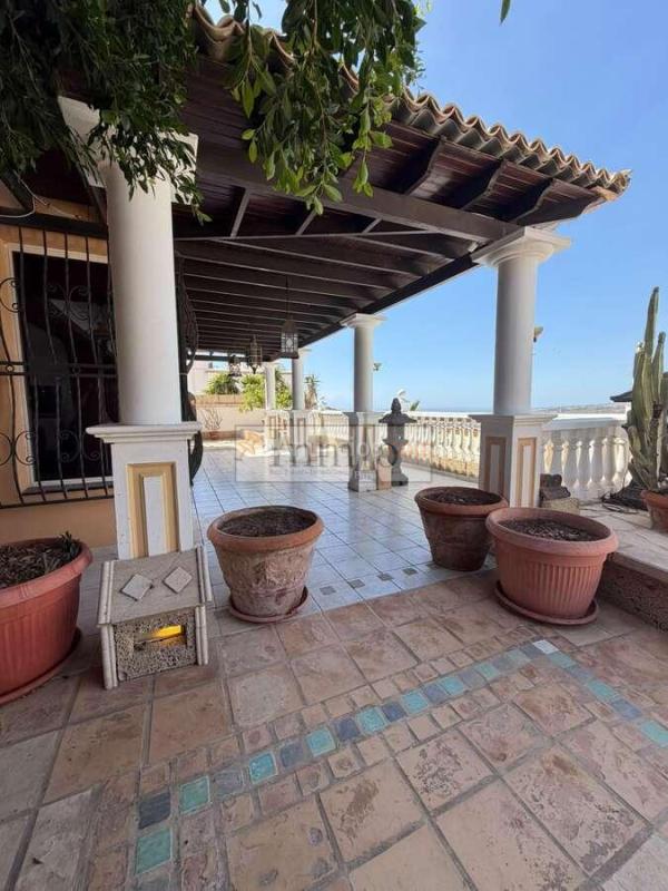 Villa independiente con piscina privada y vistas al mar en Torviscas Este, Adeje