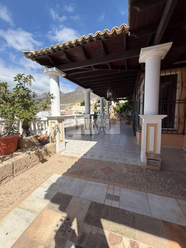 Villa independiente con piscina privada y vistas al mar en Torviscas Este, Adeje