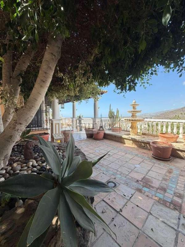 Villa independiente con piscina privada y vistas al mar en Torviscas Este, Adeje