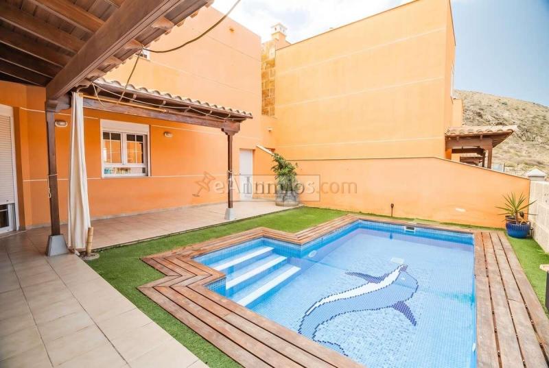 Villa pareada reformada con piscina privada y vistas al mar en Los Cristianos