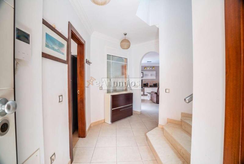 Villa pareada reformada con piscina privada y vistas al mar en Los Cristianos