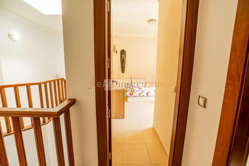 Villa pareada reformada con piscina privada y vistas al mar en Los Cristianos