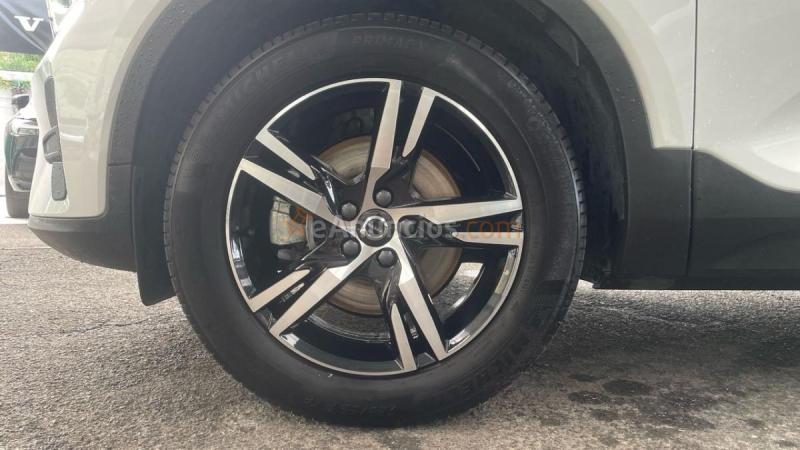 Volvo XC40 B3 MHEV CORE DCT 5P