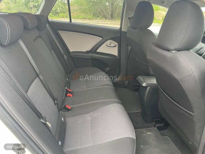Toyota Avensis TOYOTA AVENSIS 2.0D 150 CV ADVANCE TOURING SPORT de 2017 con 172.435 Km por 11.500 EUR. en Madrid