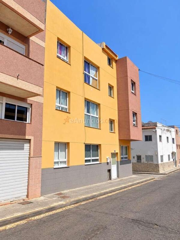 Oportunidad de inversión: piso de 87 m con 3 dormitorios, 2 baño y terraza, actualmente alquilado. Ideal para inversores.