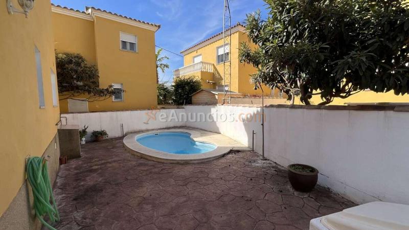 Exclusivo chalet independiente con piscina privada en El Saldonar, Vinars – A 200 m de la playa y con supermercado a 4 min a pie.