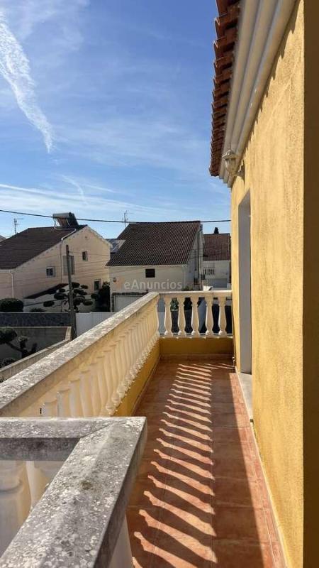 Exclusivo chalet independiente con piscina privada en El Saldonar, Vinars – A 200 m de la playa y con supermercado a 4 min a pie.