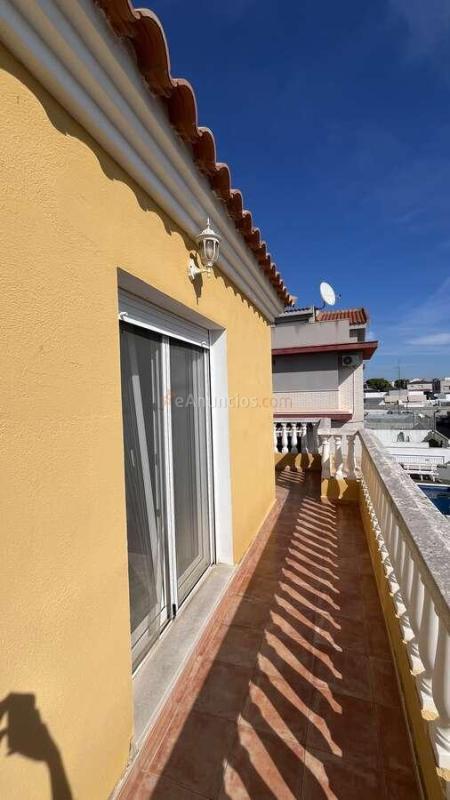 Exclusivo chalet independiente con piscina privada en El Saldonar, Vinars – A 200 m de la playa y con supermercado a 4 min a pie.
