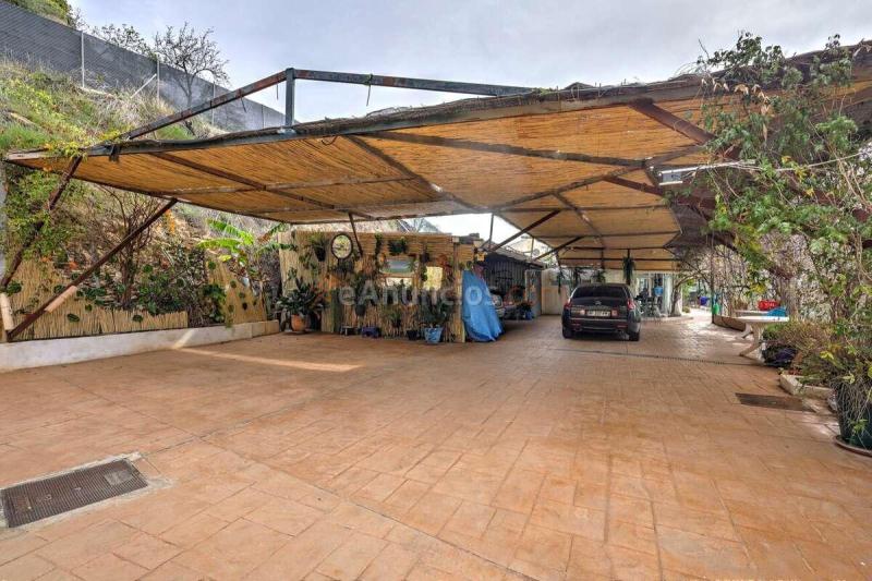 Villa totalmente legal con piscina registrada, pozo propio y preciosas vistas al mar Mediterráneo.