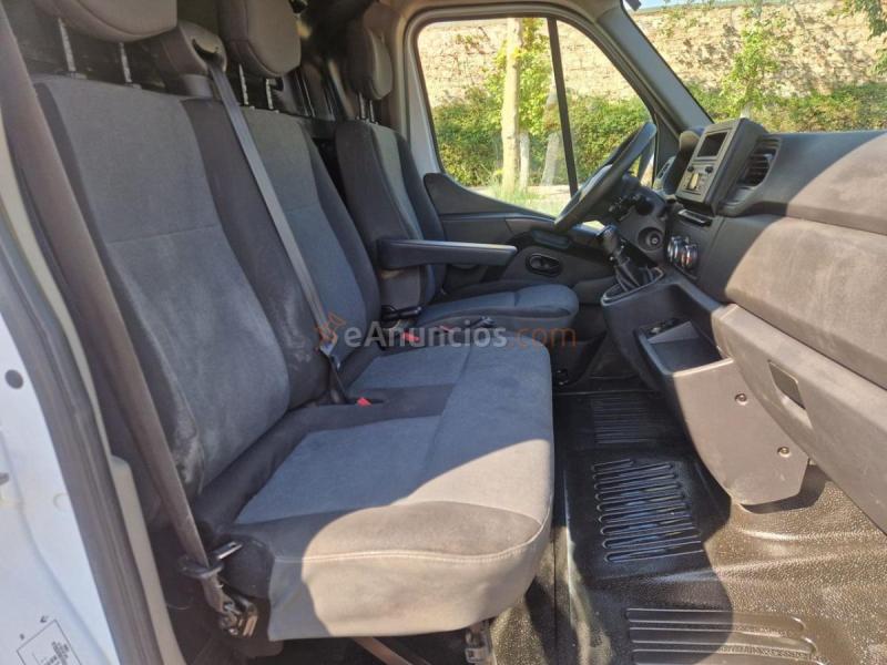 Renault Master L2H2 135 CV 3300 TALLER CON BACA Y ENGANCHE