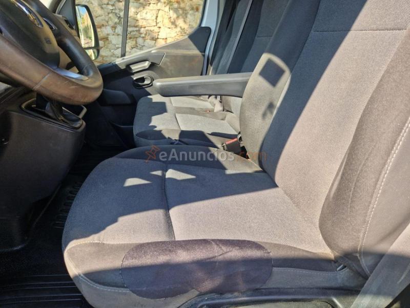 Renault Master L2H2 135 CV 3300 TALLER CON BACA Y ENGANCHE