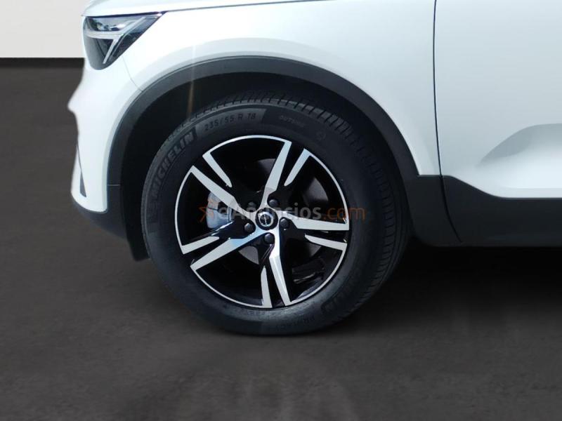 Volvo XC40 2.0 B3 MHEV PLUS DARK DCT 163 5P