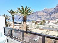 Piso de un dormitorio reformado junto al puerto de los gigantes, con terraza y vistas al mar